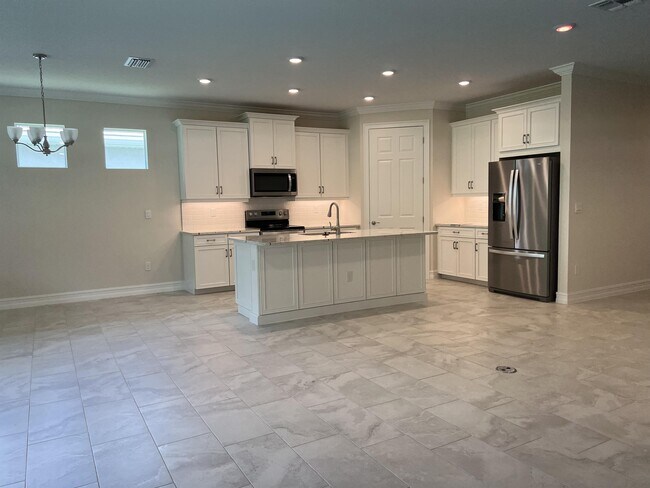 Building Photo - 331 Tamarindo Ln
