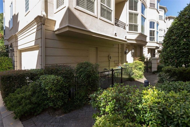 Foto del edificio - 1515 Hyde Park Blvd