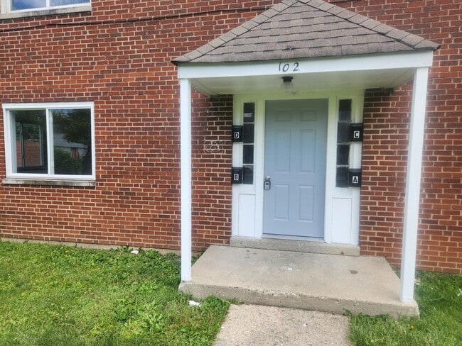 Building Photo - 102 N Hampton Rd