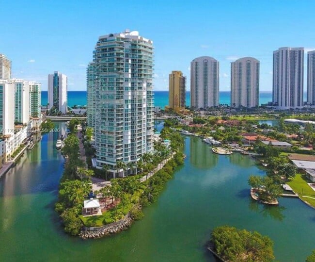 Building Photo - 16500 Collins Ave