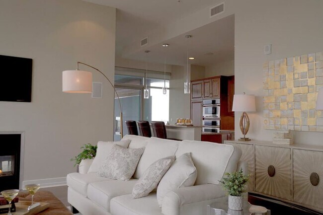 Foto del edificio - High-Rise Luxury in River Oaks