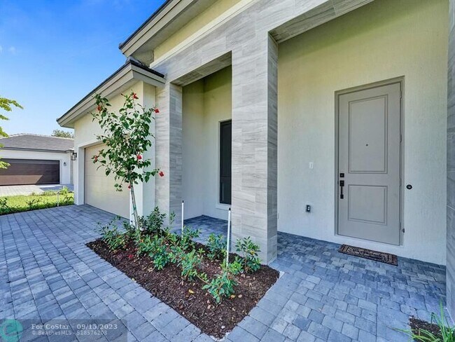 Building Photo - 5736 SW 104th Terrace