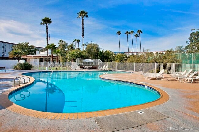 HEATED Saltwater pool - 3050 Rue Dorleans