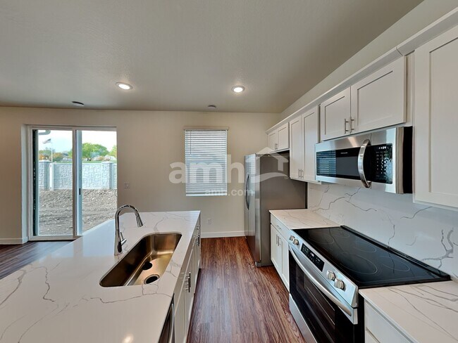 Foto del edificio - 8958 Wilroy Rd