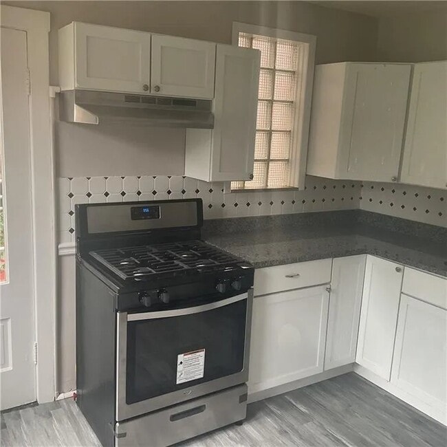 Foto del edificio - 1818 Plainview Ave