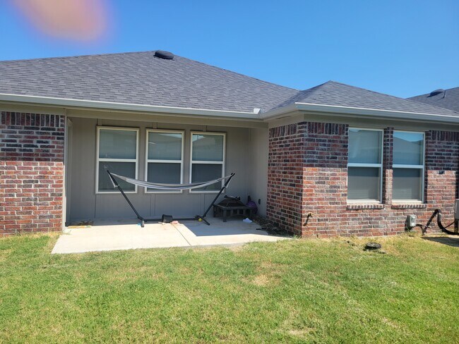 Foto del edificio - 8701 Gibbs Dr