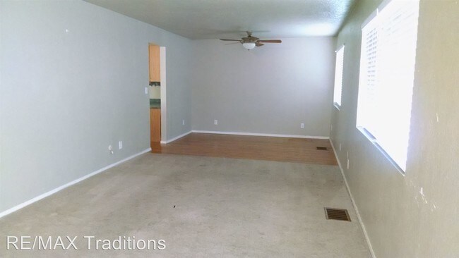 Building Photo - 543 S 7th St W