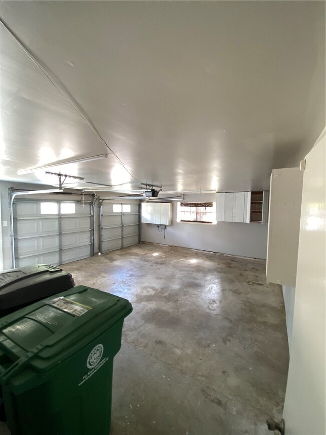 Building Photo - 11702 N Petersham Dr