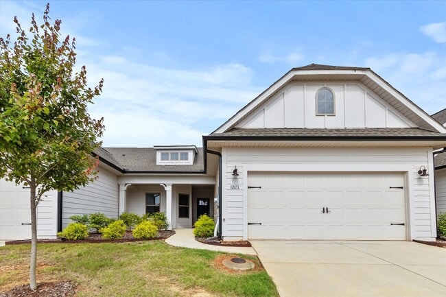 Building Photo - Discover this beautiful new townhome in th...