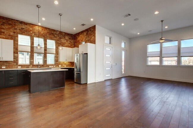 Building Photo - 6133 Seville Dr
