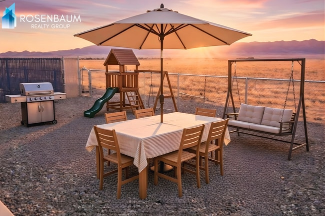 Building Photo - Beautiful and inviting 2-bedrooms, 2-baths duplex located in the heart of Prescott Valley!