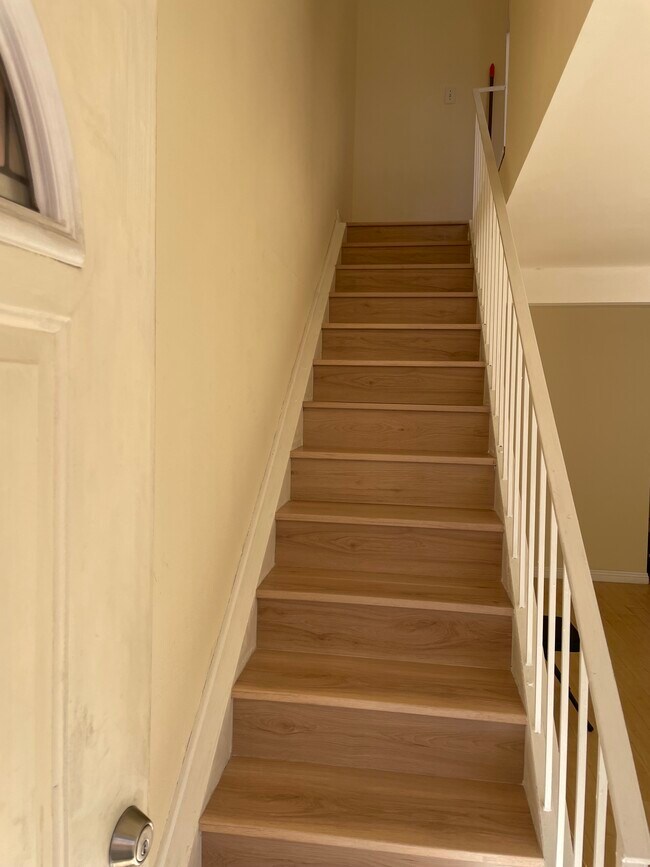 Foto del edificio - 719 N Eucalyptus Ave