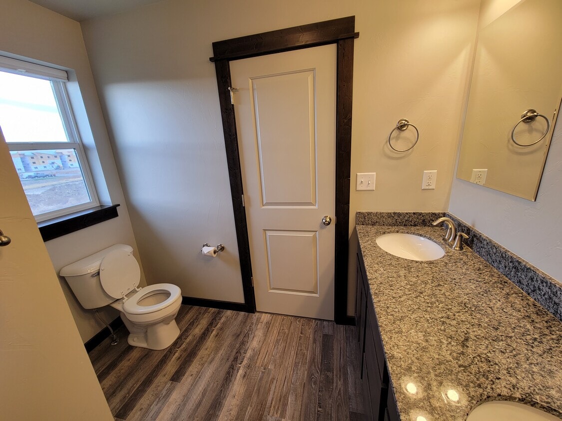 Building Photo - 605 Halfpipe St