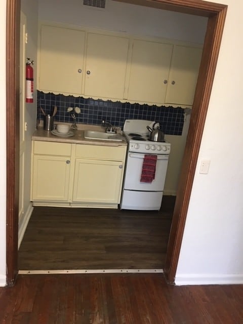 Building Photo - Ottawa Park 1 Bedroom Apartment!!!!