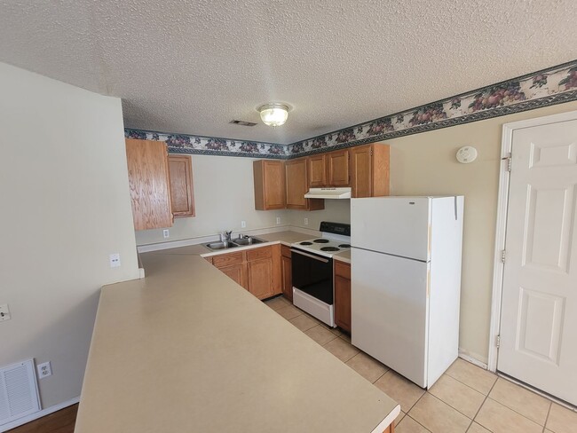 Building Photo - Nice 3 bedroom 2 bath home in West Fayette...