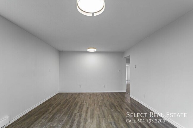 Photo du bâtiment - 45595 Lewis Ave