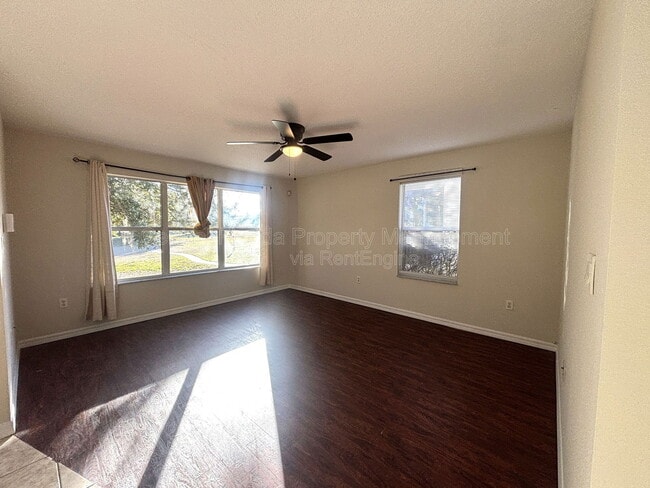 Foto del edificio - 1064 Park Central Cir