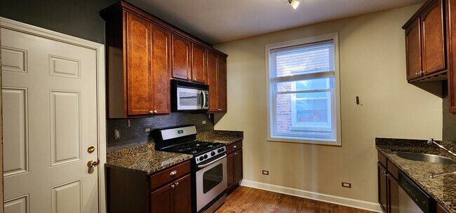 Building Photo - 4847 N Wolcott Ave