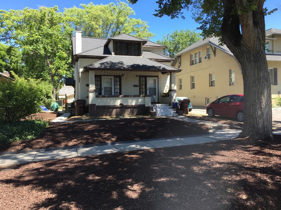 Foto del edificio - 923 Princeton Ave S