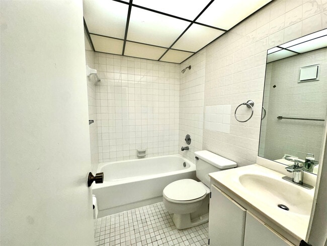 Foto del edificio - 6701 N University Dr