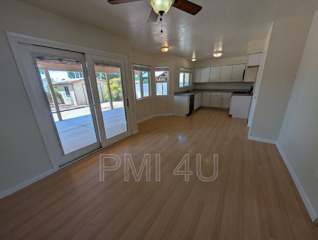 Foto del edificio - 4225 Penelope Pl NE