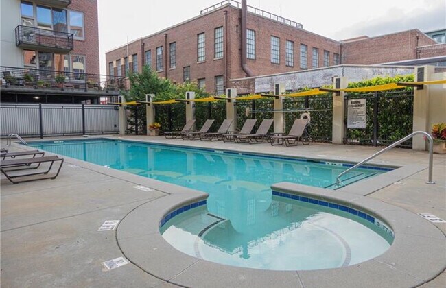 Foto del edificio - 640 Glen Iris Dr NE