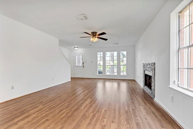 Foto del edificio - 13915 Dentwood Dr