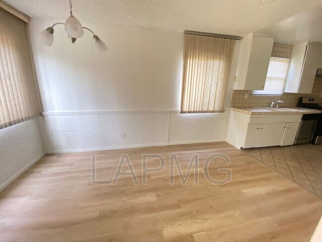 Foto del edificio - 8959 Bartee Ave