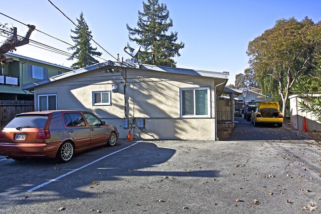Building Photo - 370 Redwood Ave