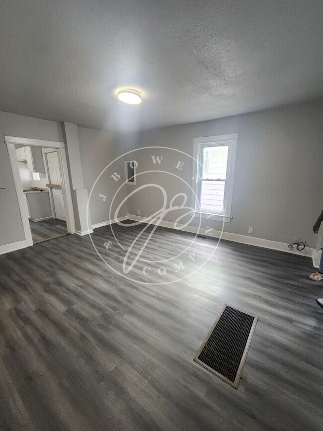 Foto del edificio - 3 bed 2 bath with over 1200 sq. feet