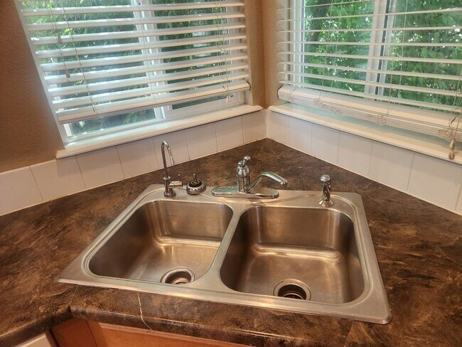 Foto del edificio - Unique 4-bedroom home located near Golf Co...