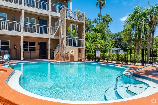 Pool - Lakeshore Apartments