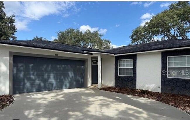 Building Photo - 2539 Christine Dr
