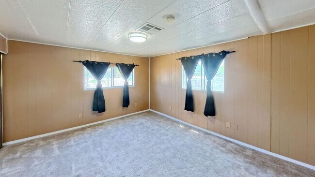 Foto del edificio - 30100 Lakeview Ave