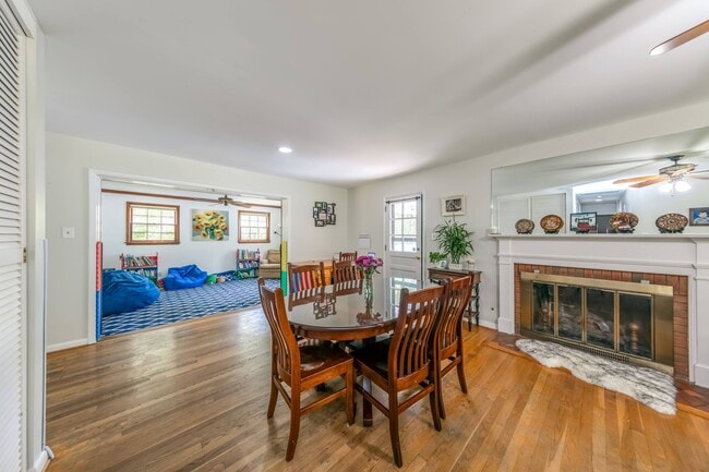 Photo - 134 Berkeley Ln House