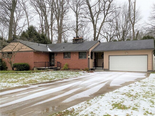 Building Photo - 3850 Northwood Dr SE