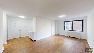 Building Photo - 145 E 16th St