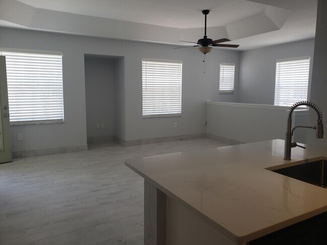 Building Photo - 1005 Belmont Pl