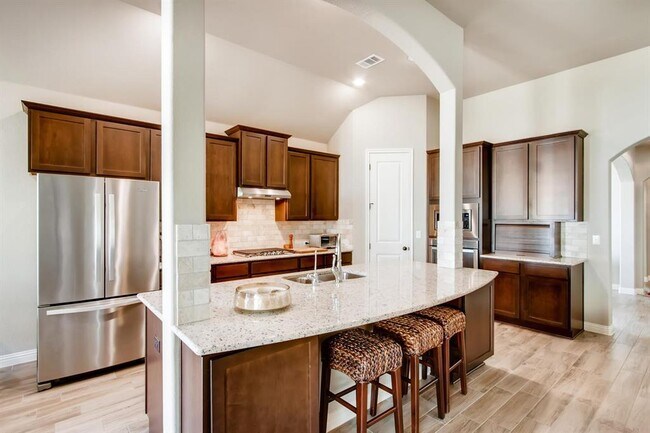 Building Photo - 303 Highland Village Cove