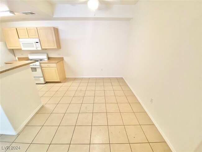 Foto del edificio - 8250 N Grand Canyon Dr