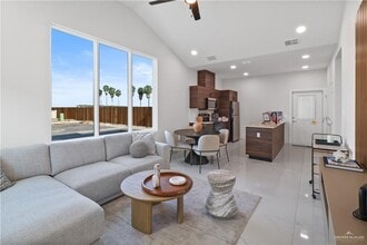 Building Photo - 606 Brito Ln