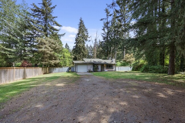 Building Photo - MOVE IN READY NOW!! 4 bed 1 bath on shy half acre! North Thurston School District
