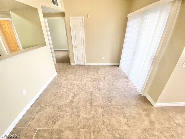 Foto del edificio - 6955 N Durango Dr