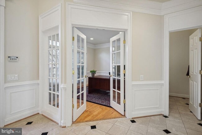 Building Photo - 9724 Clagett Farm Dr