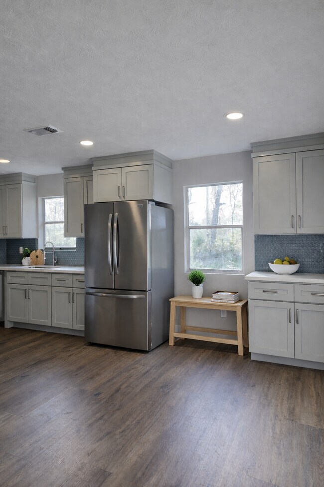 Foto del edificio - 8115 Tall Pine Ln