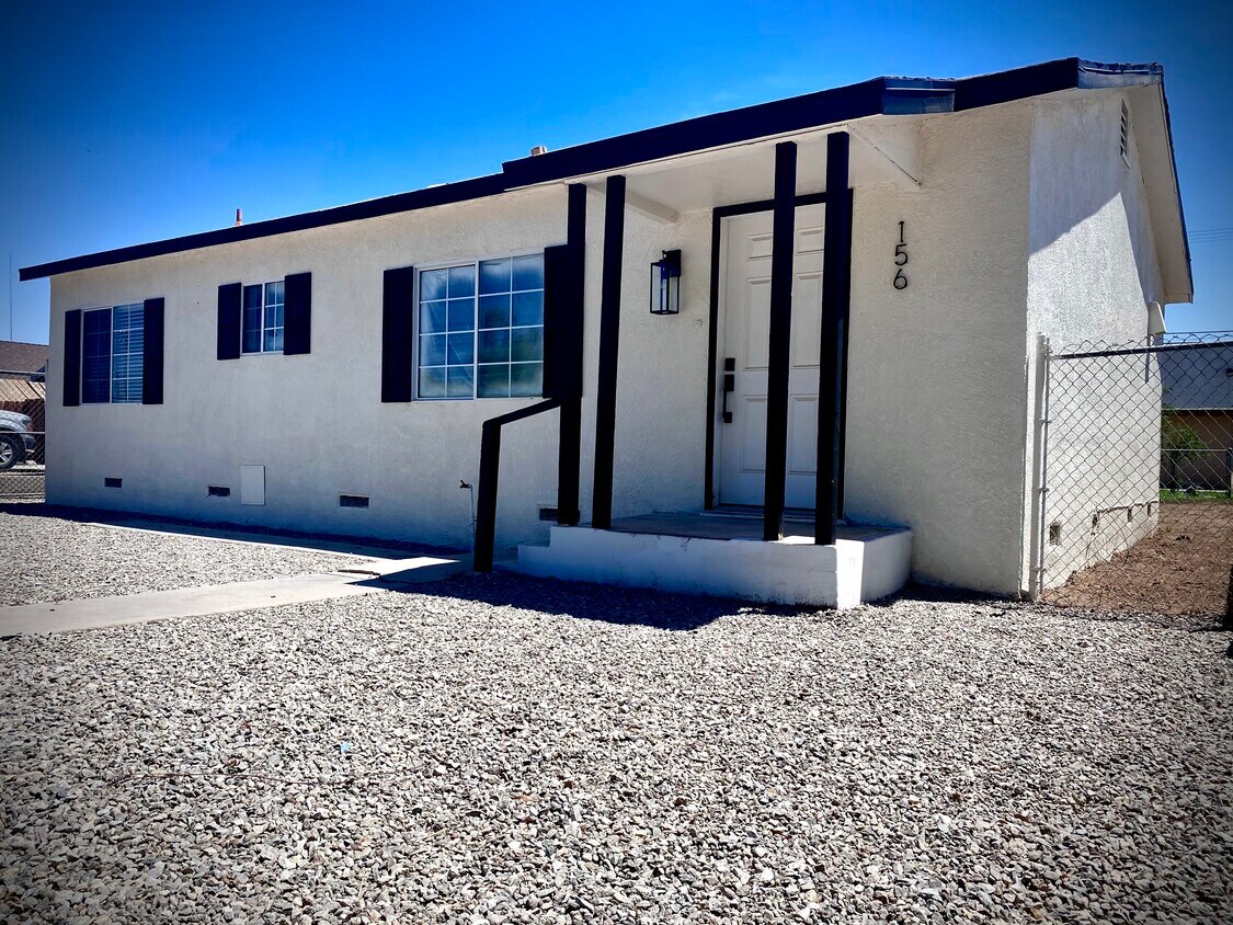 Primary Photo - 156 W E St