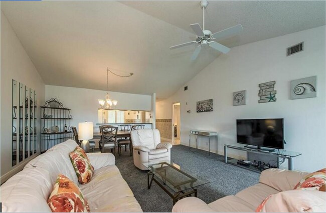 Foto del edificio - Wonderful 2/2 Condo -Deauville Lake Club -...