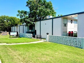 Building Photo - 9008 San Benito Way