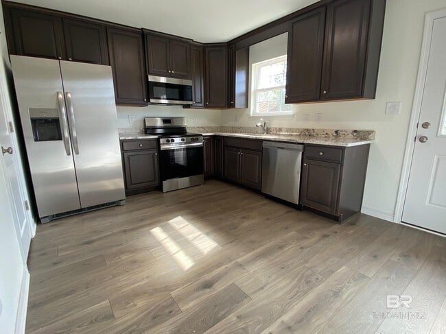 Foto del edificio - 24944 School St