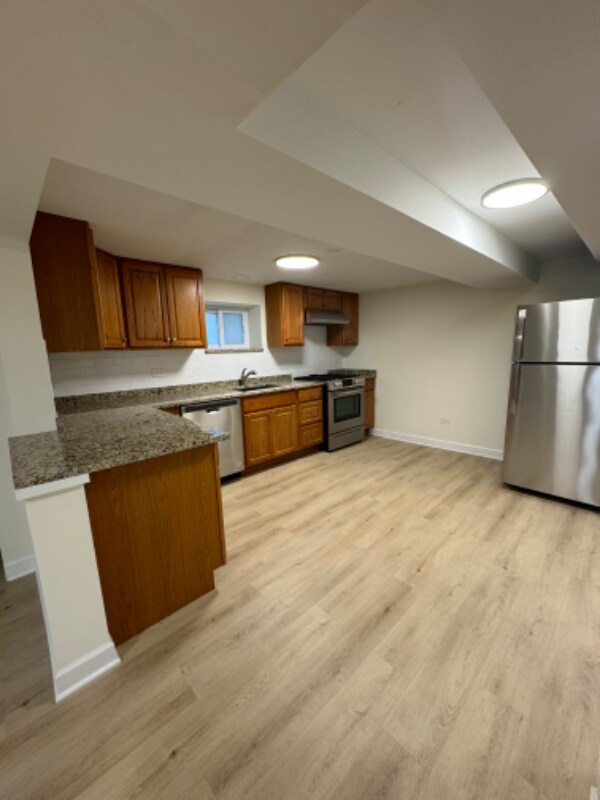 Building Photo - 2846 W Farragut Ave